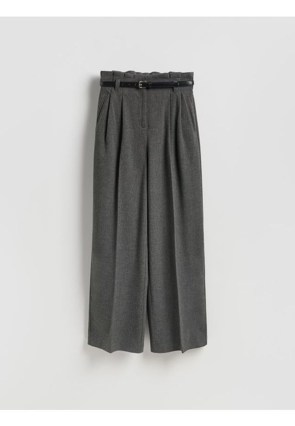 Reserved - Spodnie z paskiem - ciemnoszary. Kolor: szary. Materiał: wiskoza, tkanina