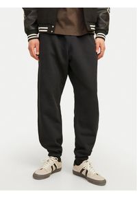 Jack & Jones - Jack&Jones Spodnie dresowe Bill Urban Edge 12263026 Czarny Relaxed Fit. Kolor: czarny. Materiał: syntetyk, bawełna