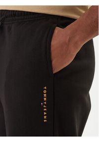 Tommy Jeans Spodnie dresowe Linear DM0DM23014 Czarny Regular Fit. Kolor: czarny. Materiał: bawełna #2