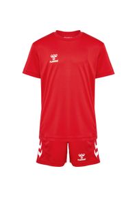 Dziecięcy zestaw koszulka + spodenki Hummel Logo. Okazja: na co dzień. Kolor: wielokolorowy, czerwony, różowy. Materiał: dresówka. Styl: casual, młodzieżowy, sportowy #1