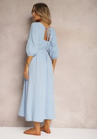 Renee - Jasnoniebieska Sukienka z Bawełny Ozdobiona Wiązaniem i Gumką w Pasie Wlarina. Okazja: na imprezę. Kolor: niebieski. Materiał: bawełna. Wzór: aplikacja. Styl: wizytowy #4