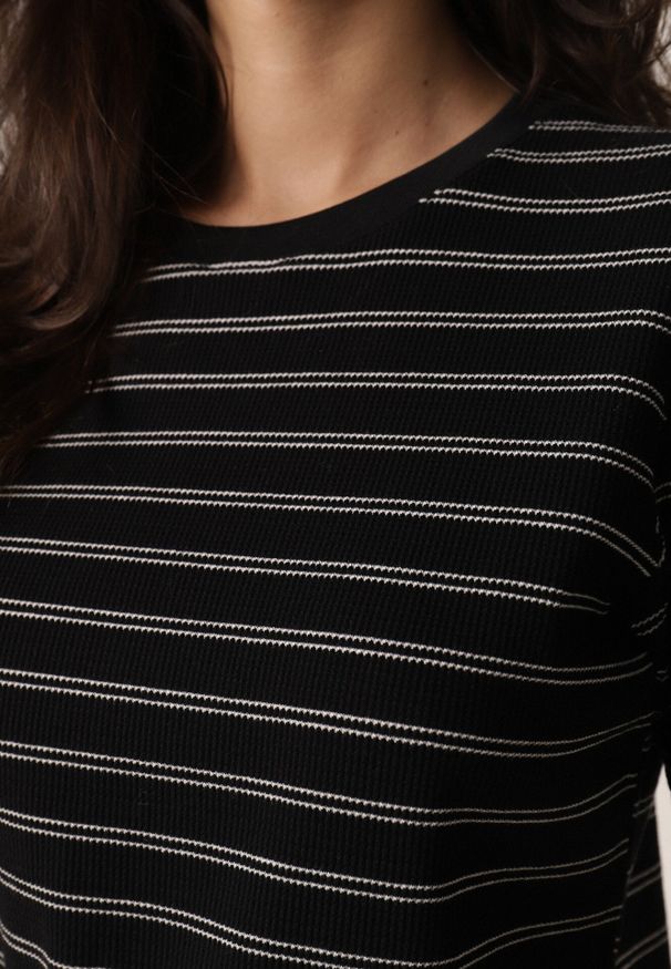 Born2be - Czarny Bawełniany T-shirt w Poziome Paski Rive. Okazja: do pracy, na co dzień. Kolor: czarny. Materiał: bawełna. Długość: krótkie. Wzór: paski. Styl: klasyczny, casual