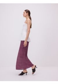 Reserved - Wzorzysta spódnica midi - jasnofioletowy. Kolor: fioletowy. Materiał: dzianina #1
