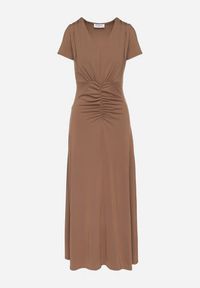 Born2be - Brązowa Sukienka z Marszczeniami Taliowana z Dodatkiem Wiskozy Arelona. Okazja: na co dzień. Typ kołnierza: dekolt w kształcie V. Kolor: brązowy. Materiał: wiskoza. Długość rękawa: krótki rękaw. Typ sukienki: proste. Styl: casual #5