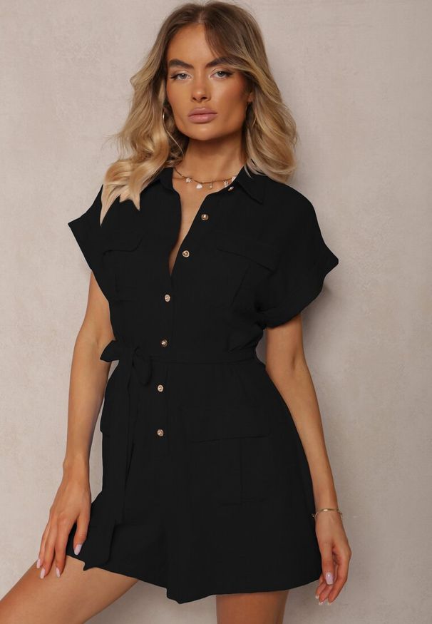 Renee - Czarny Taliowany Kombinezon Wiązany w Pasie Zapinany na Guziki Tenadea. Okazja: na co dzień. Kolor: czarny. Wzór: aplikacja. Styl: elegancki, casual