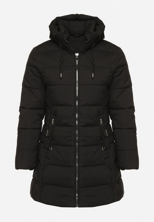 Born2be - Czarna Pikowana Kurtka o Taliowanym Fasonie z Kapturem Acindrie. Okazja: na spotkanie biznesowe, na co dzień. Typ kołnierza: kaptur. Kolekcja: plus size. Kolor: czarny. Materiał: jeans, poliester. Wzór: aplikacja. Sezon: zima. Styl: biznesowy, casual