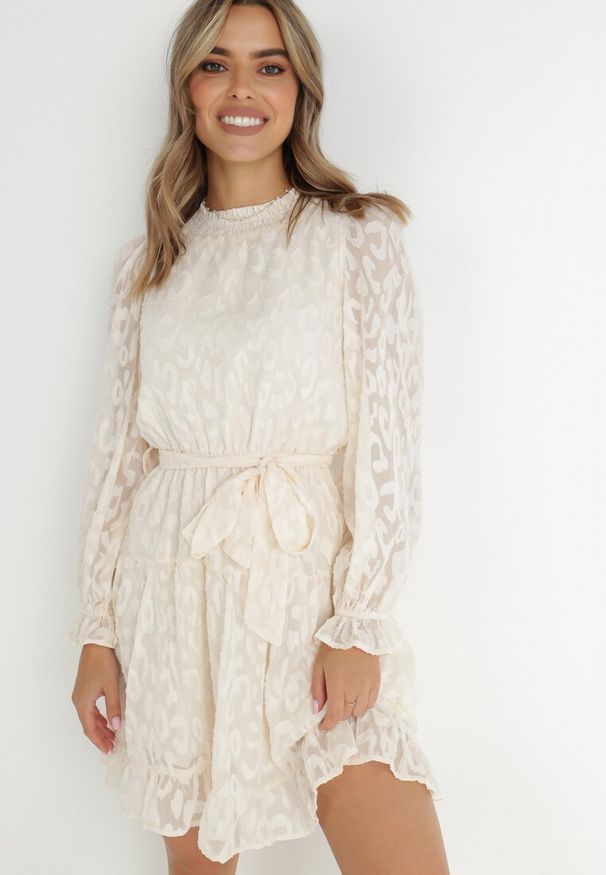 Born2be - Beżowa Sukienka Koronkowa Wiązana w Pasie Mova. Kolor: beżowy. Materiał: koronka. Wzór: nadruk, motyw zwierzęcy. Długość: mini