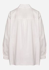 Born2be - Biała Bawełniana Koszula w Klasycznym Stylu Oversize Rivriz. Okazja: na co dzień, na spotkanie biznesowe. Typ kołnierza: kołnierzyk klasyczny. Kolor: biały. Materiał: bawełna. Styl: klasyczny