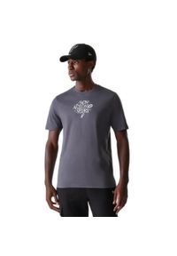 New Era - Koszulka krótki rękaw z grafiką San Antonio Spurs. Kolor: szary. Długość rękawa: krótki rękaw. Długość: krótkie. Sport: koszykówka