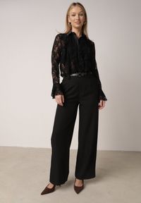 Born2be - Czarna Koszula Koronkowa z Wiskozy z Bawełną Ozdobiona Falbanami Hermerine. Kolor: czarny. Materiał: wiskoza, bawełna, koronka. Wzór: aplikacja. Styl: elegancki, klasyczny #5