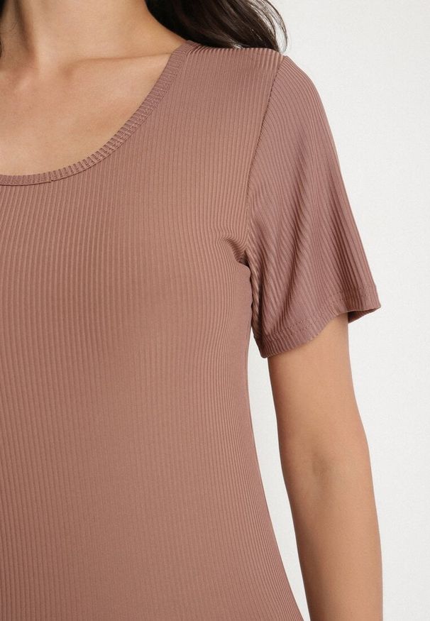 Born2be - Brązowa Casualowa Sukienka z Bawełną Lumelisse. Okazja: na co dzień. Kolor: brązowy. Materiał: bawełna. Typ sukienki: proste. Styl: casual