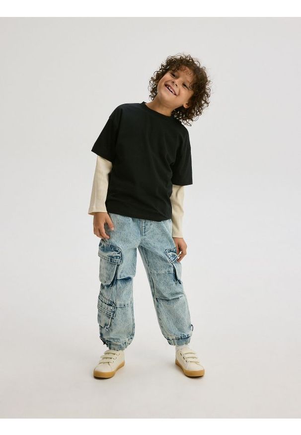 Reserved - Jeansy jogger - niebieski. Kolor: niebieski