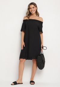 Born2be - Czarna Bawełniana Sukienka Hiszpanka z Ażurowymi Zdobieniami Filissa. Okazja: na co dzień. Typ kołnierza: dekolt hiszpanka. Kolor: czarny. Materiał: bawełna. Długość rękawa: krótki rękaw. Wzór: ażurowy, aplikacja. Typ sukienki: rozkloszowane, z odkrytymi ramionami. Styl: casual #7