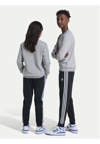 Adidas - adidas Spodnie dresowe adicolor SST IX7630 Czarny Regular Fit. Kolor: czarny. Materiał: syntetyk #5