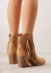 Born2be - Brązowe Botki Kowbojki na Stożkowym Obcasie z Ażurowym Wzorem i Eathetina. Okazja: na co dzień. Kolor: brązowy. Materiał: jeans. Wzór: ażurowy. Obcas: na obcasie. Styl: boho, casual, elegancki. Wysokość obcasa: średni #2