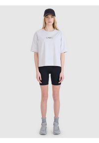 4f - 4F T-shirt oversize z nadrukiem damski - szary L. Okazja: na co dzień. Kolor: szary. Materiał: dzianina, bawełna, jersey. Długość rękawa: krótki rękaw. Długość: krótkie. Wzór: nadruk. Styl: klasyczny, sportowy, casual