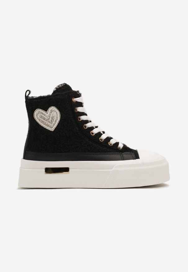 Born2be - Czarne Trampki na Grubej Podeszwie z Futerkową Cholewką Zdobioną Aplikacją z Serduszkiem Innalise. Okazja: na co dzień. Kolor: czarny. Materiał: jeans. Szerokość cholewki: normalna. Wzór: aplikacja. Styl: casual