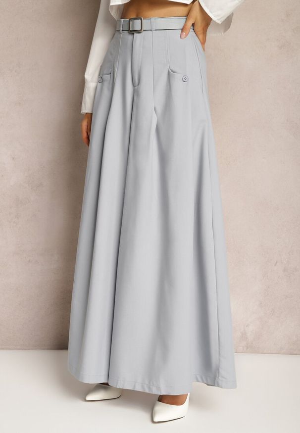 Renee - Szare Spodnie Typu Kuloty z Paskiem z Imitacji Skóry z Klamrą i Ozdobnymi Zakładkami Drisanda. Kolor: szary. Materiał: skóra. Styl: elegancki