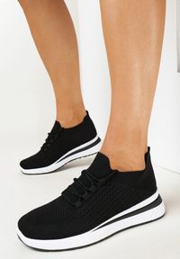 Born2be - Czarne Sneakersy Stessia. Okazja: na co dzień. Nosek buta: okrągły. Zapięcie: bez zapięcia. Kolor: czarny. Materiał: materiał. Szerokość cholewki: normalna. Wzór: jednolity #3