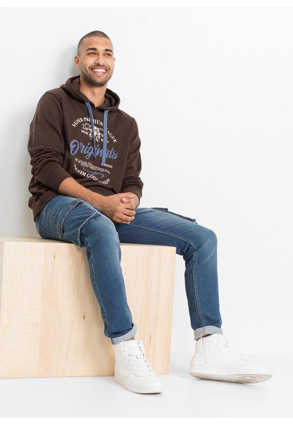 bonprix - Bluza z kapturem w wygodnym fasonie. Typ kołnierza: kaptur. Kolor: brązowy