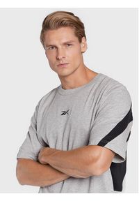 Reebok T-Shirt Brand Proud HS6845 Szary Loose Fit. Kolor: szary. Materiał: bawełna