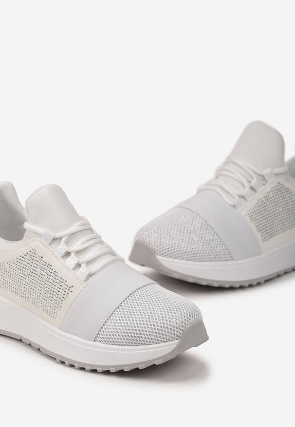Renee - Srebrne Sneakersy Ozdobione Siateczką i Brokatem oraz Siateczką na Grubej Podeszwie Celandria. Okazja: na co dzień. Kolor: biały. Materiał: jeans. Wzór: aplikacja