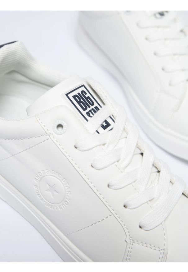 Big-Star - Sneakersy męskie ze skóry ekologicznej białe NN174282 101. Okazja: na co dzień. Nosek buta: okrągły. Zapięcie: sznurówki. Kolor: biały. Materiał: skóra ekologiczna. Obcas: na płaskiej podeszwie
