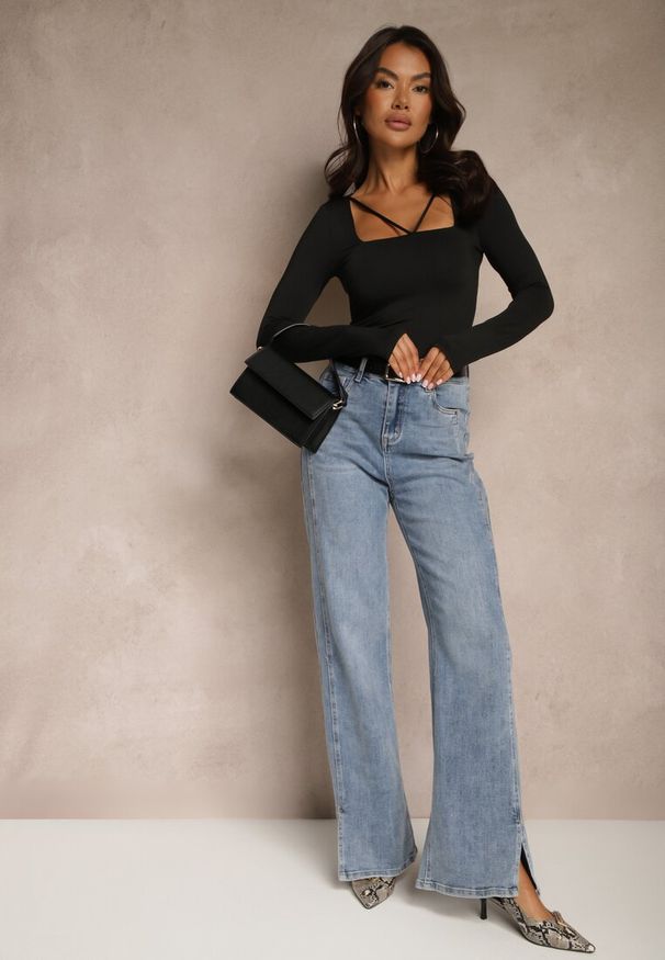 Renee - Czarna Bluzka z Wiskozą Ozdobiona Paskami przy Dekolcie Tatosira. Kolor: czarny. Materiał: wiskoza. Wzór: aplikacja