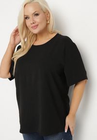 Born2be - Czarna Klasyczna Bluzka z Krótkim Rękawem Nilbia. Okazja: do pracy, na spotkanie biznesowe, na co dzień. Kolekcja: plus size. Kolor: czarny. Materiał: jeans. Długość rękawa: krótki rękaw. Długość: krótkie. Styl: klasyczny #6