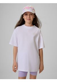 4f - 4F T-shirt loose gładki dziewczęcy - biały 122/128 (6-8 lat). Okazja: na uczelnię, na co dzień, na spacer. Kolor: biały. Materiał: dresówka, dzianina. Wzór: gładki. Sezon: lato. Styl: klasyczny, casual #1