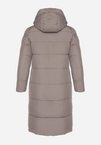 Born2be - Szara Długa Kurtka Pikowana z Kapturem i Bocznymi Suwakami Mevoressa. Okazja: na spacer, na co dzień. Typ kołnierza: kaptur. Kolekcja: plus size. Kolor: szary. Materiał: dzianina, jeans, poliester. Długość: długie. Styl: casual #7