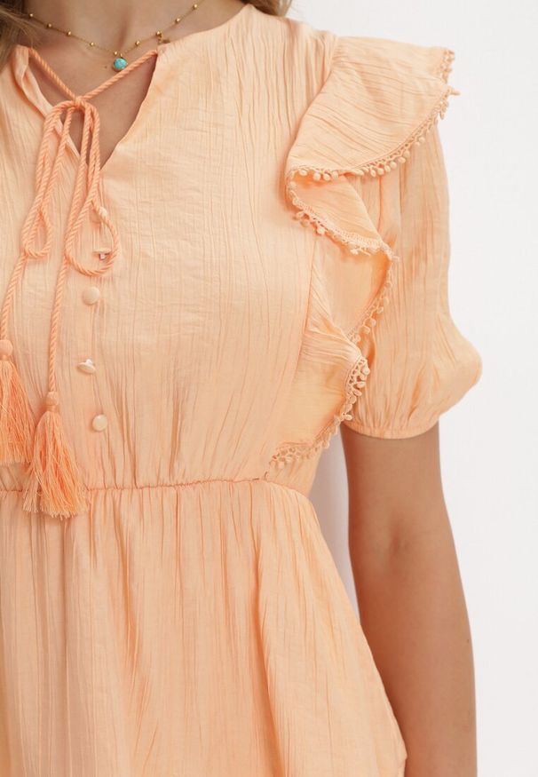 Born2be - Pomarańczowa Rozkloszowana Sukienka Mini z Gumką w Talii i Koronkowymi Wstawkami Kiva. Typ kołnierza: kołnierz z falbankami. Kolor: pomarańczowy. Materiał: koronka. Długość rękawa: krótki rękaw. Sezon: wiosna, lato. Długość: mini