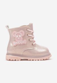 Born2be - Różowe Lakierowane Botki Traperki z Brokatem i Ozdobną Aplikacją 3D Leritte. Okazja: na uczelnię, na co dzień. Kolor: różowy. Materiał: lakier. Szerokość cholewki: normalna. Wzór: aplikacja. Styl: młodzieżowy, casual, elegancki