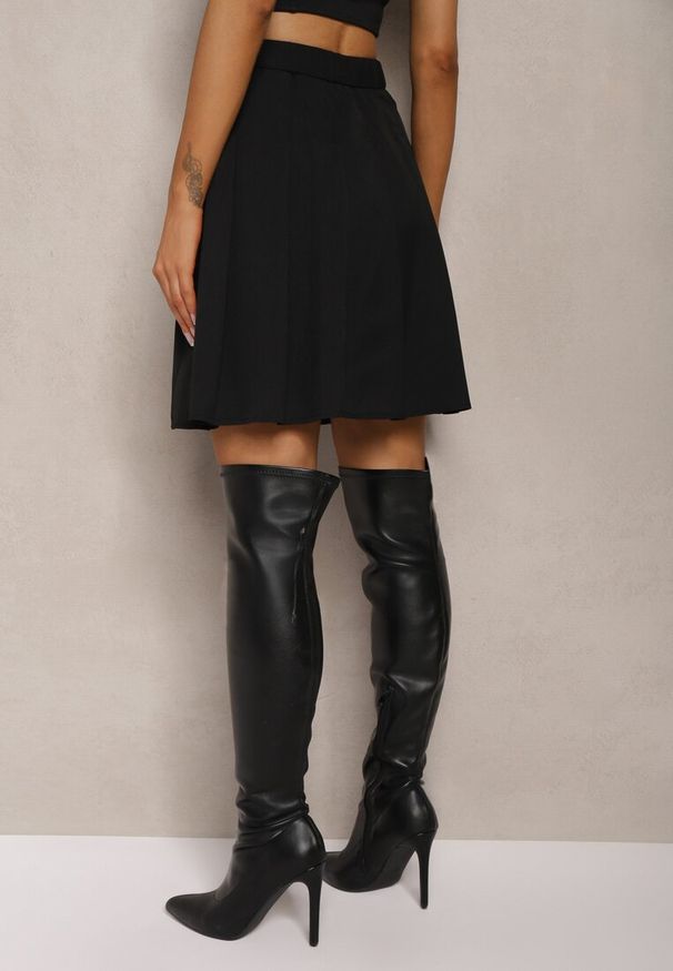 Renee - Czarna Rozkloszowana Spódnica Zapinana na Zamek Błyskawiczny z Zakładkami Sonarella. Okazja: na co dzień. Kolor: czarny. Materiał: bawełna. Styl: elegancki, casual