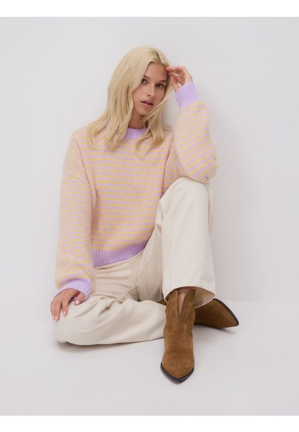 Reserved - Sweter w paski - wielobarwny. Materiał: wełna, dzianina. Wzór: paski