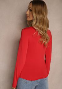 Renee - Czerwona Bluzka z Wiskozą Ozdobiona Marszczeniem Acceria. Okazja: na co dzień. Kolor: czerwony. Materiał: wiskoza. Wzór: aplikacja. Styl: casual, elegancki