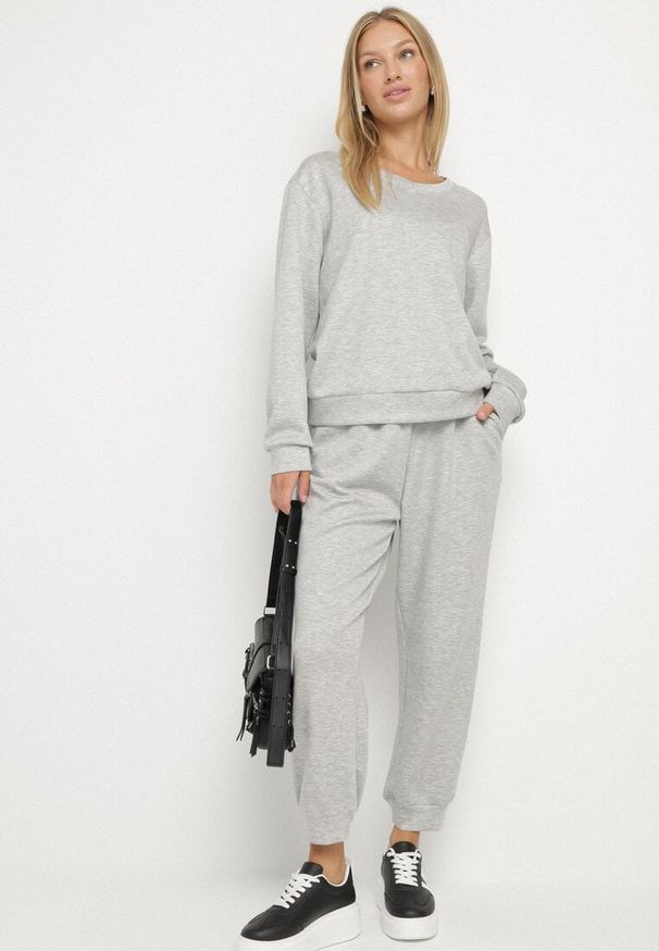Born2be - Szary Komplet Dresowy z Bawełną Bluza i Spodnie ze Ściągaczami Anirrive. Kolor: szary. Materiał: bawełna, dresówka