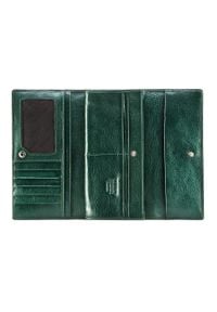 Wittchen - Damski portfel ze skóry lakierowany z monogramem. Kolor: zielony. Materiał: lakier, skóra. Wzór: aplikacja #4