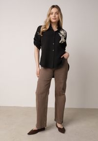 Born2be - Czarna Wiszkowa Koszula Nietoperzowa z Regulowanymi Rękawami i Haftem Maryrenna. Okazja: na co dzień. Kolor: czarny. Materiał: jeans, len. Wzór: haft. Styl: casual, klasyczny, elegancki #6
