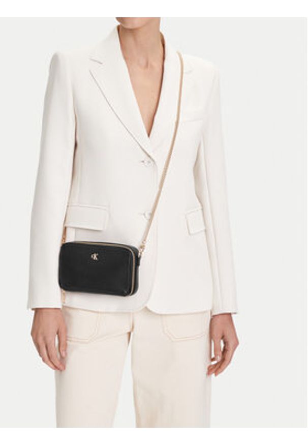 Calvin Klein Jeans Torebka Minimal Mono Camera Bag LV04K1086G Czarny. Kolor: czarny. Materiał: skórzane