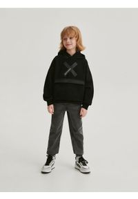 Reserved - Bluza oversize z nadrukiem - czarny. Kolor: czarny. Materiał: dzianina, bawełna. Wzór: nadruk