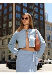 Reserved - Jeansowa bluzka z wiązaniem - niebieski. Kolor: niebieski. Materiał: jeans #1