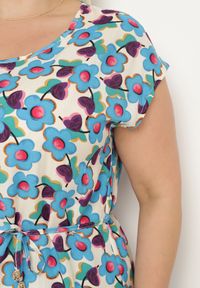 Born2be - Beżowo-Niebieska Pudełkowa Sukienka z Wiskozy Wiązana Sznurkiem w Talii Tiamadine. Okazja: na co dzień, na randkę, na spotkanie biznesowe. Kolor: beżowy. Materiał: wiskoza. Długość rękawa: krótki rękaw. Wzór: kwiaty. Styl: biznesowy, klasyczny, casual #4