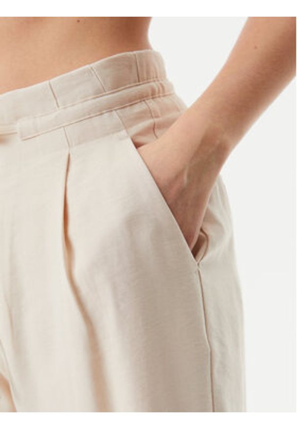 Calvin Klein Jeans Spodnie materiałowe J20J225339 Beżowy Straight Fit. Kolor: beżowy. Materiał: wiskoza