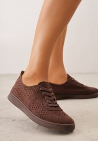 Born2be - Brązowe Sneakersy Ażurowe Sznurowane Telalina. Okazja: na co dzień. Kolor: brązowy. Wzór: ażurowy #1