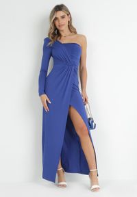 Born2be - Granatowa Kopertowa Sukienka Maxi na Jedno Ramię z Marszczeniami Analaura. Okazja: na imprezę. Kolor: niebieski. Materiał: wiskoza. Typ sukienki: kopertowe. Styl: elegancki. Długość: maxi