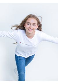 Big-Star - Bluzka dziewczęca longsleeve biała Brina 101. Okazja: na co dzień, na uczelnię. Kolor: biały. Materiał: jeans, bawełna. Długość rękawa: długi rękaw. Długość: długie. Wzór: nadruk, aplikacja. Styl: młodzieżowy, casual #2