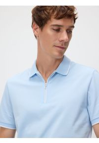 Reserved - Koszulka polo z merceryzowaną bawełną - jasnoniebieski. Typ kołnierza: polo. Kolor: niebieski. Materiał: bawełna #1