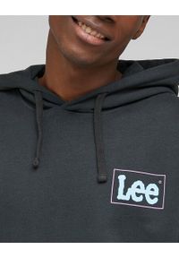 Lee - LEE LOOSE LOGO HOODIE MĘSKA BLUZA Z KAPTUREM LOGO WASHED BLACK LL17FTON. Typ kołnierza: kaptur