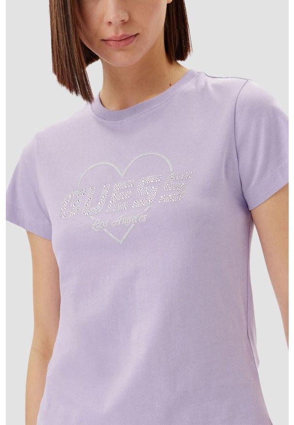 Guess - GUESS Lawendowy damski t-shirt bawełniany Narciso, Rozmiar S. Kolor: fioletowy. Materiał: bawełna